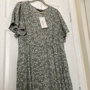 BloomChic Green and White Flutter Sleeve Midi Sundress